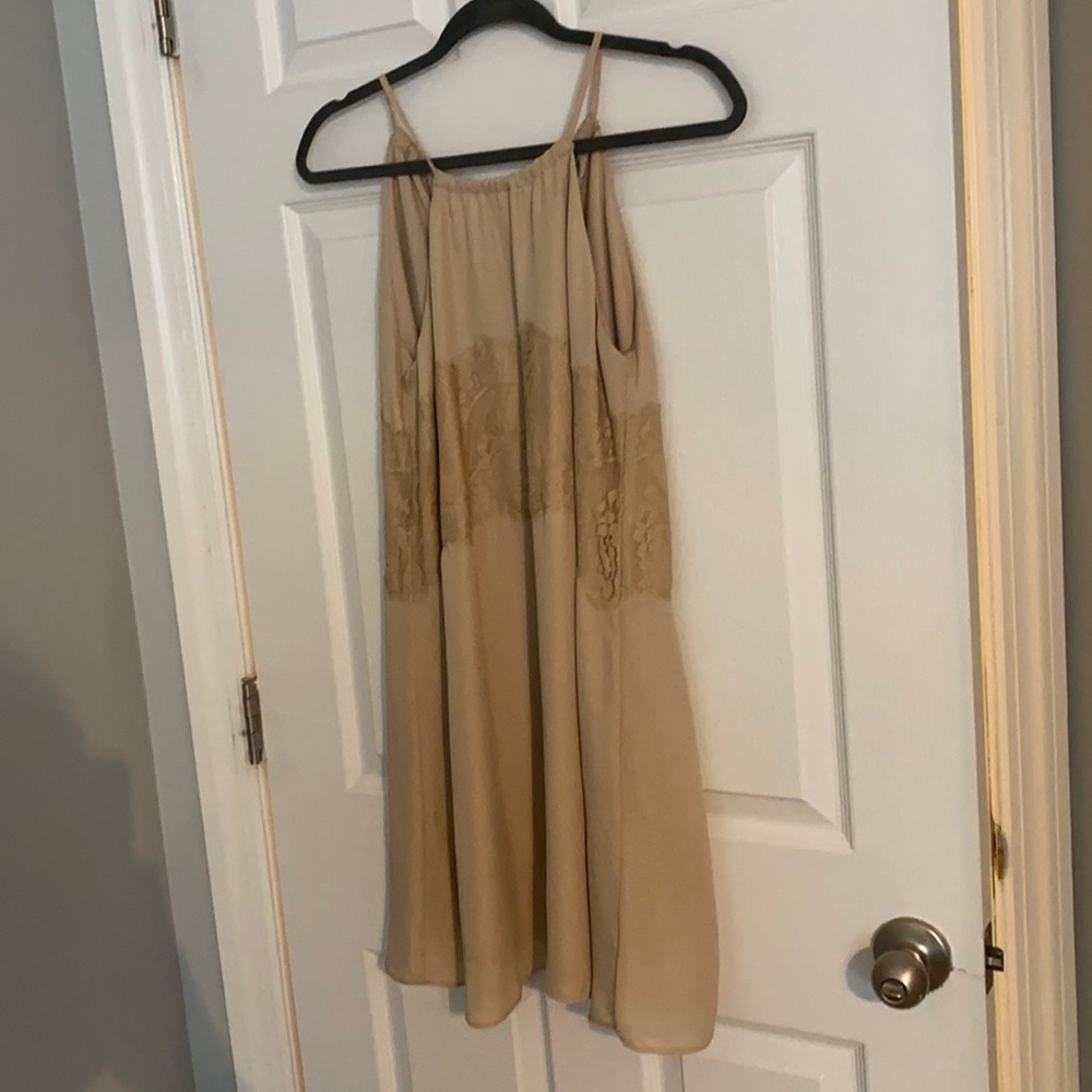 Xs tan lace dress